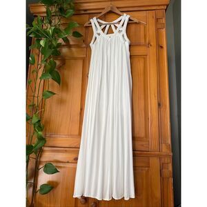 VNL Styleline White Resort Maxi Dress Geometric Strappy Back Size Small